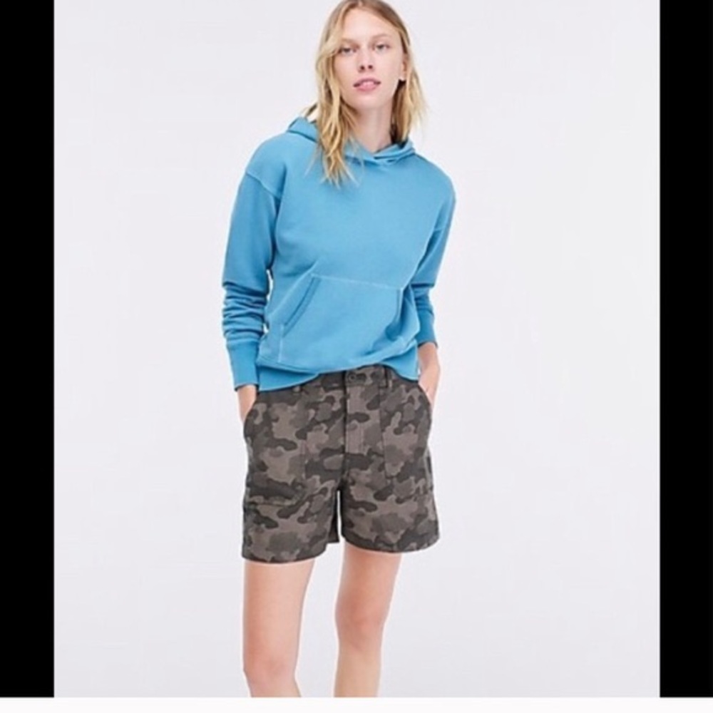 J‎ Crew Cargo short in camouflage print